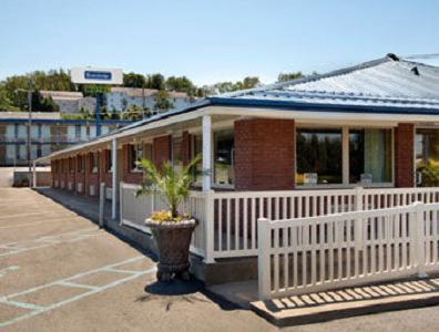 Travelodge Моргантаун Екстериор снимка